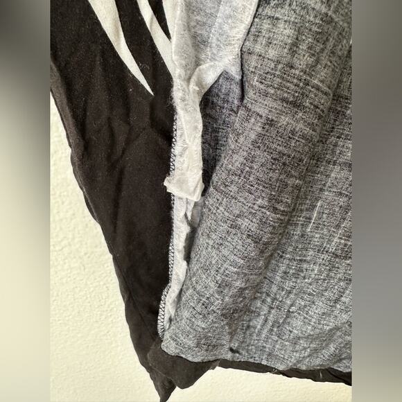 𝅺Sunny Island Hawaiian Beach Men shirt Size Small Black White 100% Rayon floral - Picture 6 of 8